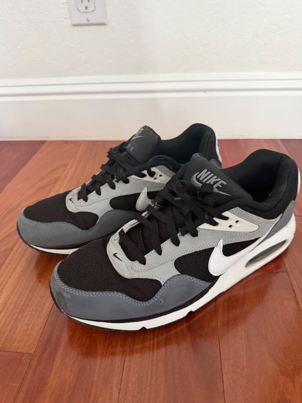 Nike Air Max Sneakers - Black/Gray/White